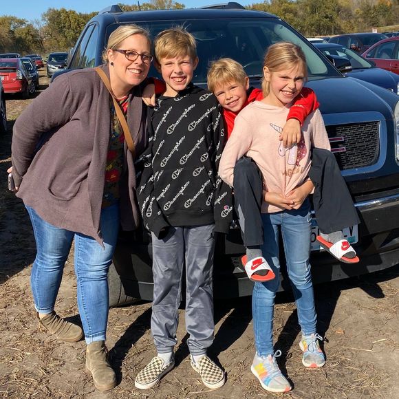 Meet your Posher, Breanna - Picture 1 of 1